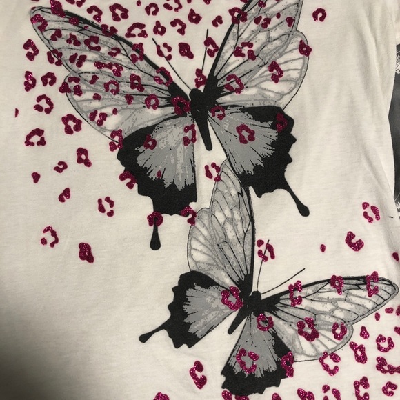 Hybrid Sz M top w/fushia/Pink spots & butterflies - Picture 2 of 12